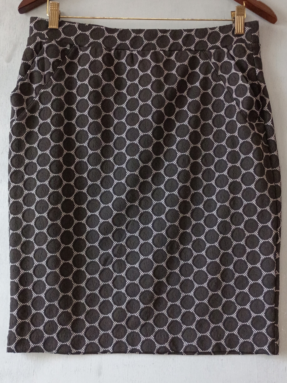Classic Circle-Pattern Pencil Skirt - Black & White
